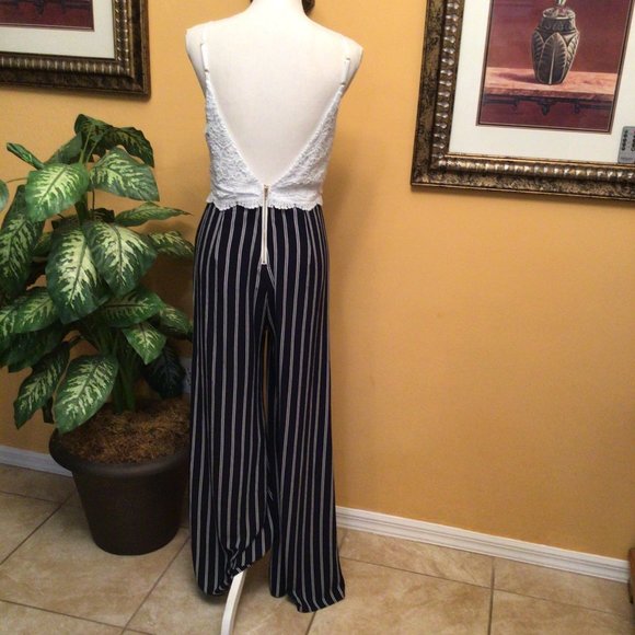 TRAC Crochet V-Neck Wide Leg Jumpsuit - Picture 3 of 9